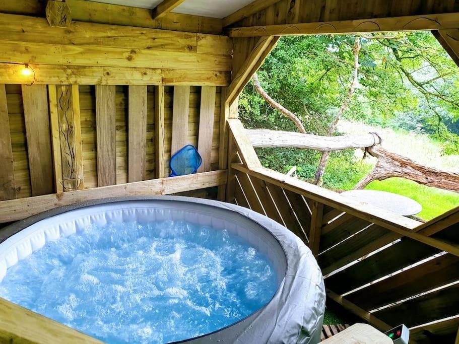 The Bothy Near Tenby, Big Projector Screen, Four-Poster Bed, On-Site Hot Tub Access Via Spa Pack, Breakfast Dış mekan fotoğraf