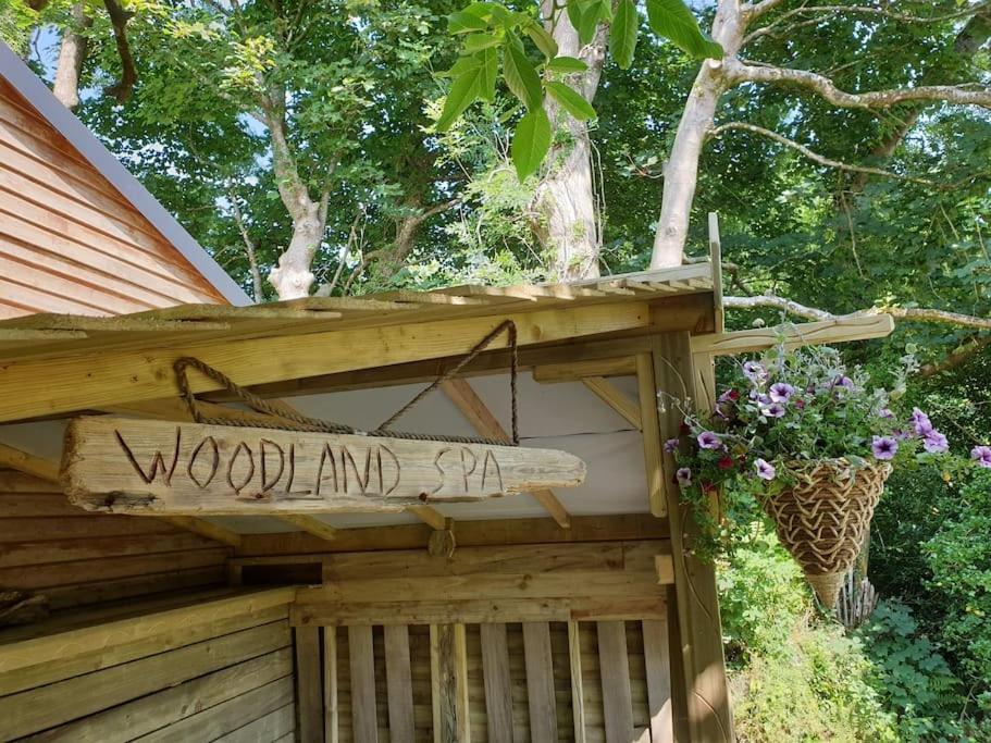The Bothy Near Tenby, Big Projector Screen, Four-Poster Bed, On-Site Hot Tub Access Via Spa Pack, Breakfast Dış mekan fotoğraf