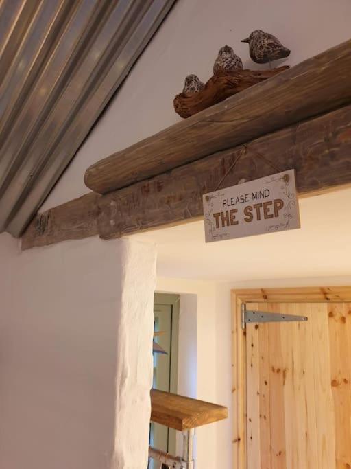 The Bothy Near Tenby, Big Projector Screen, Four-Poster Bed, On-Site Hot Tub Access Via Spa Pack, Breakfast Dış mekan fotoğraf
